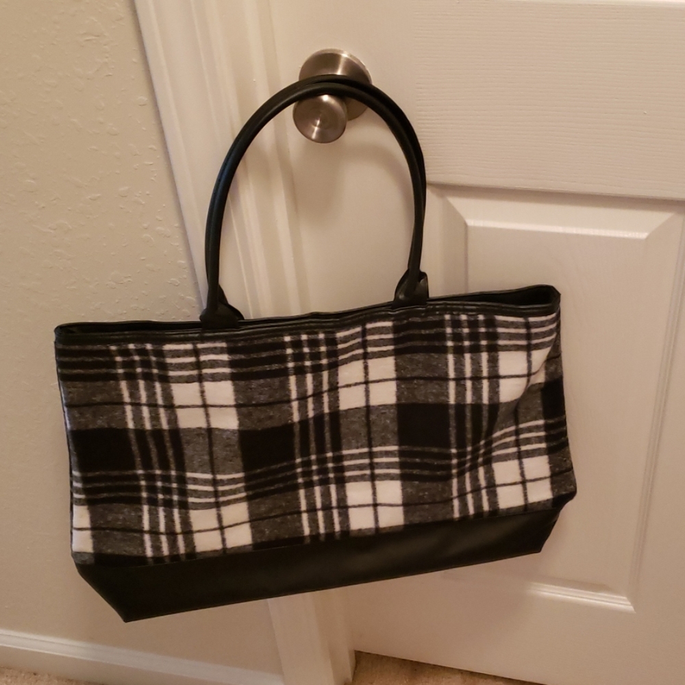 🌼 2/$10 NWOT DSW Plaid Pattern Large Tote Bag